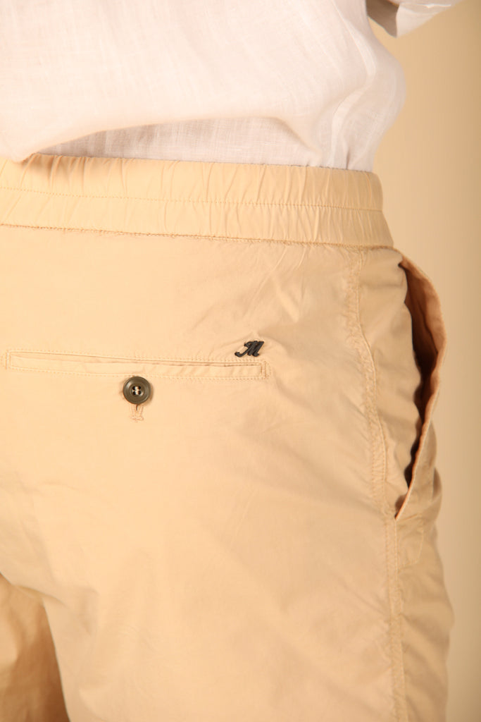 Image 3 of Mason's Forte Summer men's Bermuda cargo shorts in dark kaki color, regular fit.