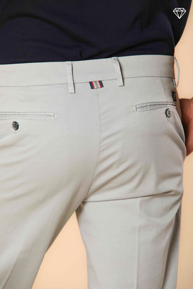 New York men's chino pants in stretch satin regular fit ①