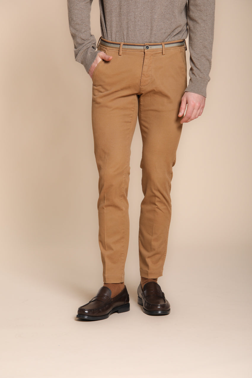 Foto 1 Torino Winter pantalone chino uomo in gabardina stretch slim fit