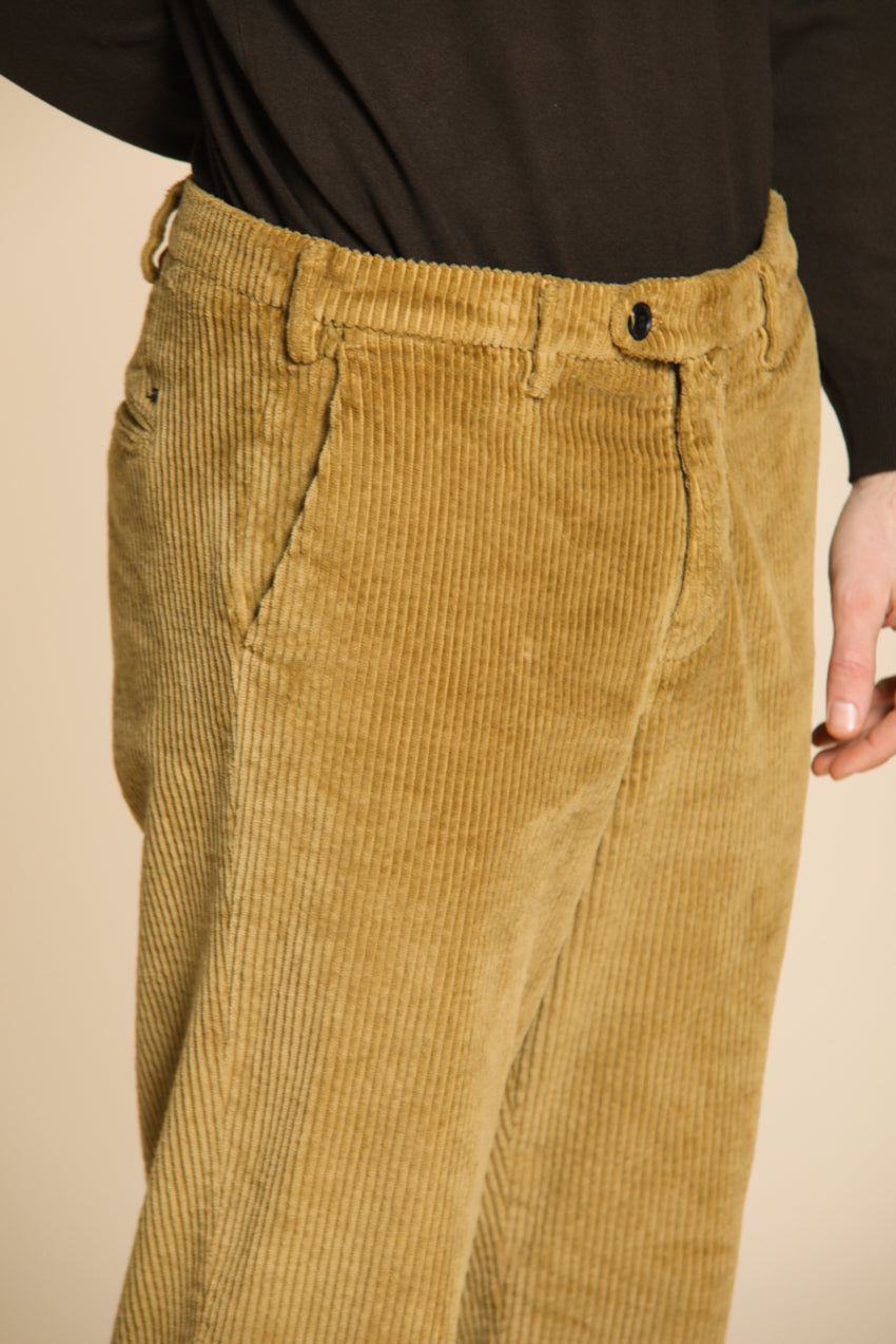 Boston men’s chino pants in wide-wale corduroy relaxed fit