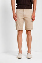 Chile bermuda cargo hombre en satén stretch slim fit ①