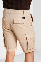 Chile bermuda cargo hombre en satén stretch slim fit ①