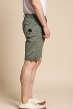 John Coolkhinos bermuda chino hombre en algodón pima logo edition carrot fit  ①