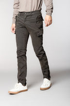 Bolivia pantalón cargo de hombre en gabardina regular fit