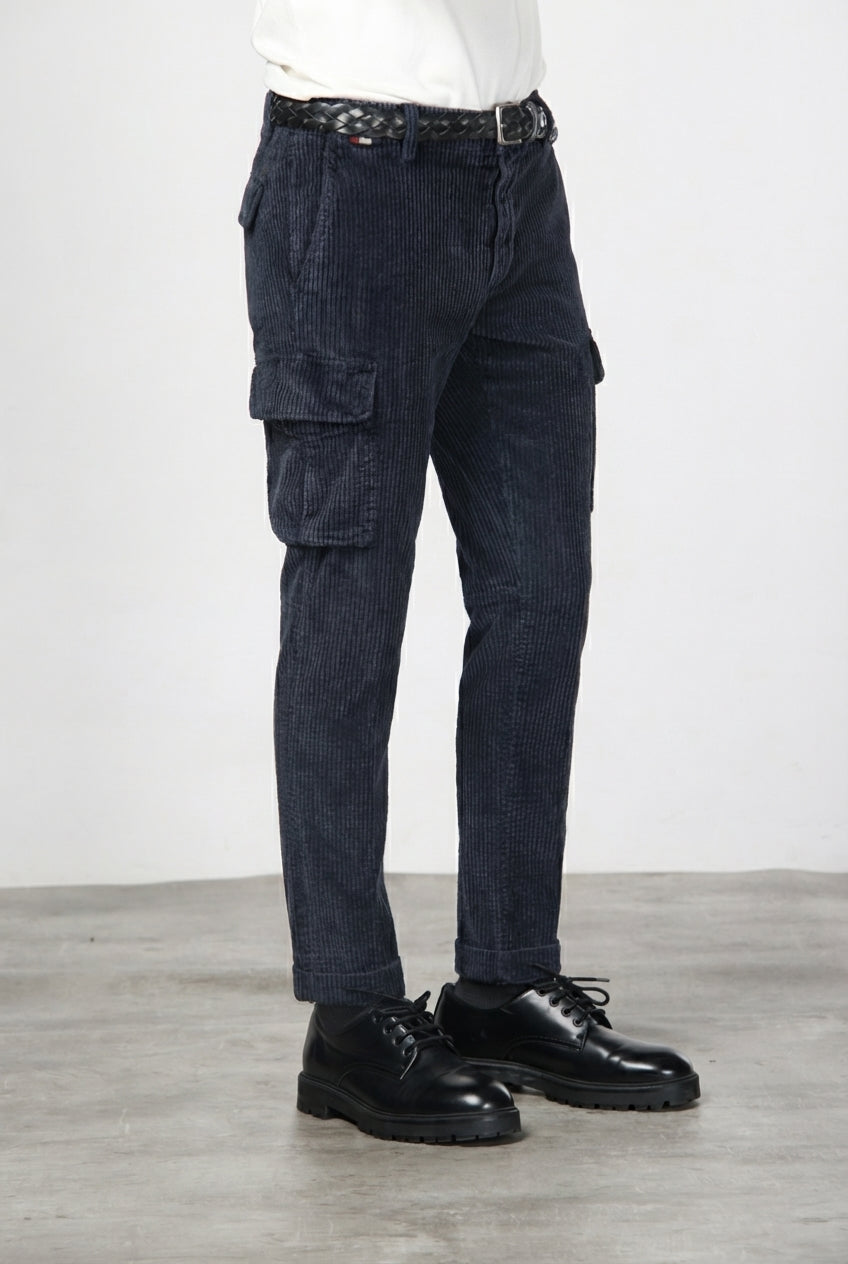Chile men’s cargo pants in wide-wale velvet with regular fit
