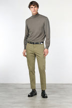 Chile pantalón cargo de hombre en gabardina stretch, extra slim fit ①
