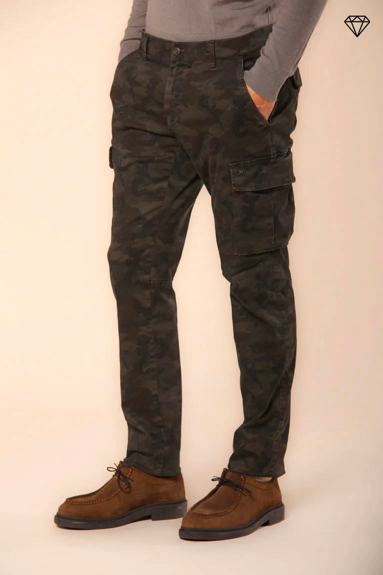 Chile pantalón cargo de hombre en satén con estampado de camuflaje extra slim ①