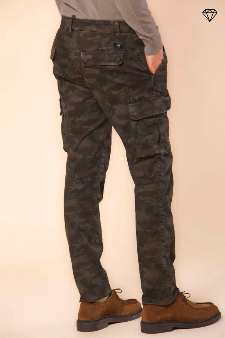 Chile pantalón cargo de hombre en satén con estampado de camuflaje extra slim ①