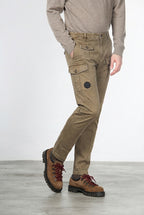 George Coolpocket pantalón cargo de hombre en gabardina carrot fit ①
