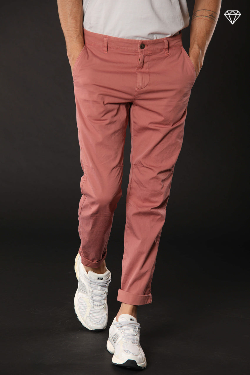 John Coolkhinos pantalón chino hombre en sarga stretch logo edition carrot fit ①