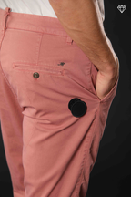 John Coolkhinos pantalón chino hombre en sarga stretch logo edition carrot fit ①