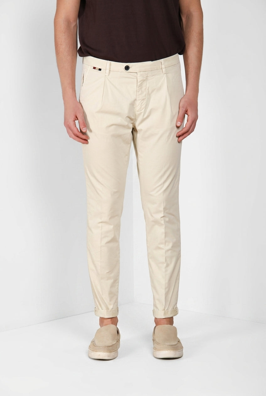 Osaka 1 Pince delamere pantalon chino homme en gabardine stretch carrot fit