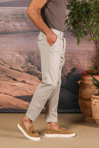 Chinos 22 pantalone chino uomo in cotone pima leggero stretch relaxed fit