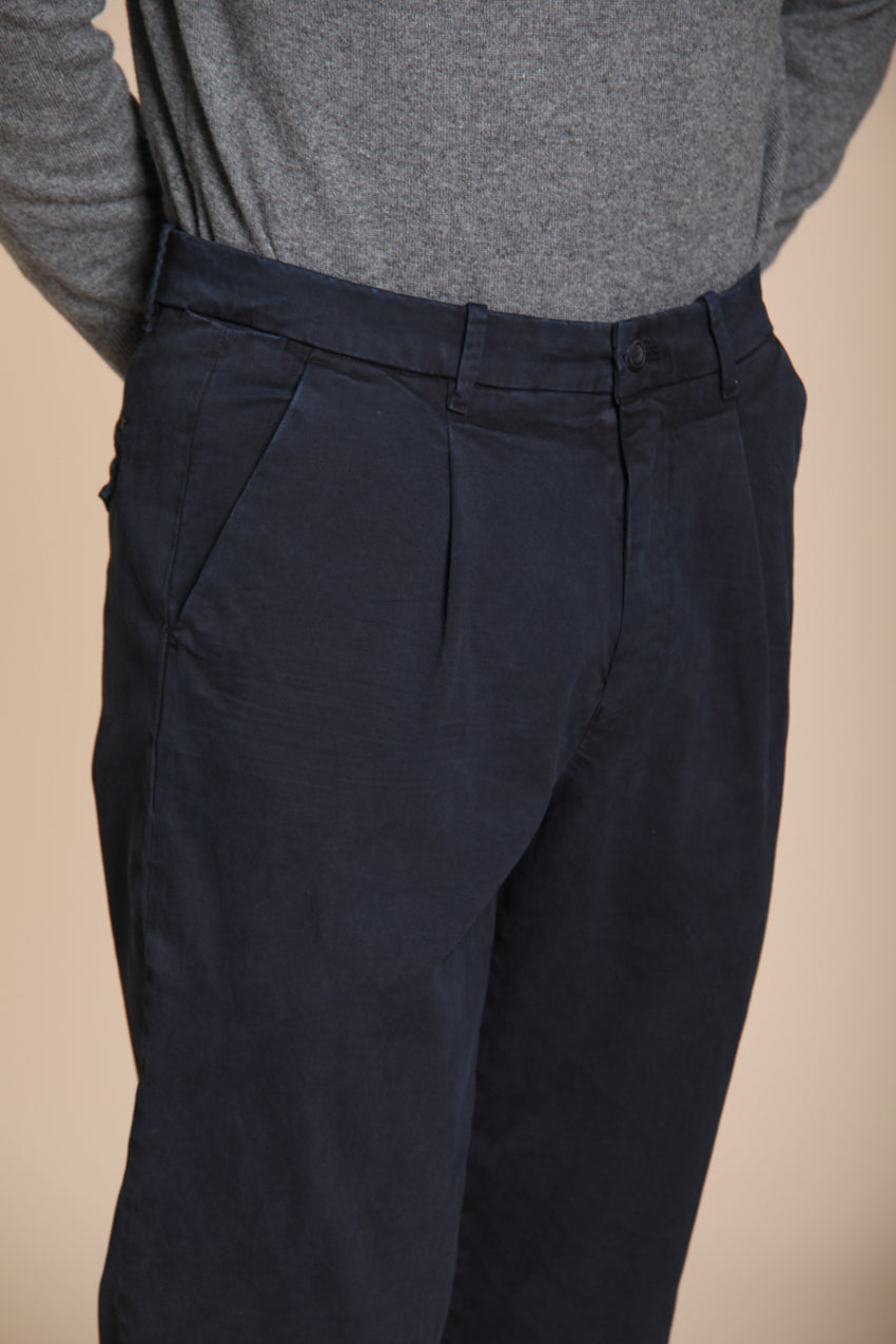 Pinces pantalone chino uomo in gabardina relaxed fit