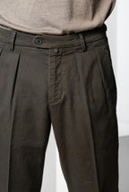Don Johnson 2 Pinces men’s chino pants in bull carrot fit