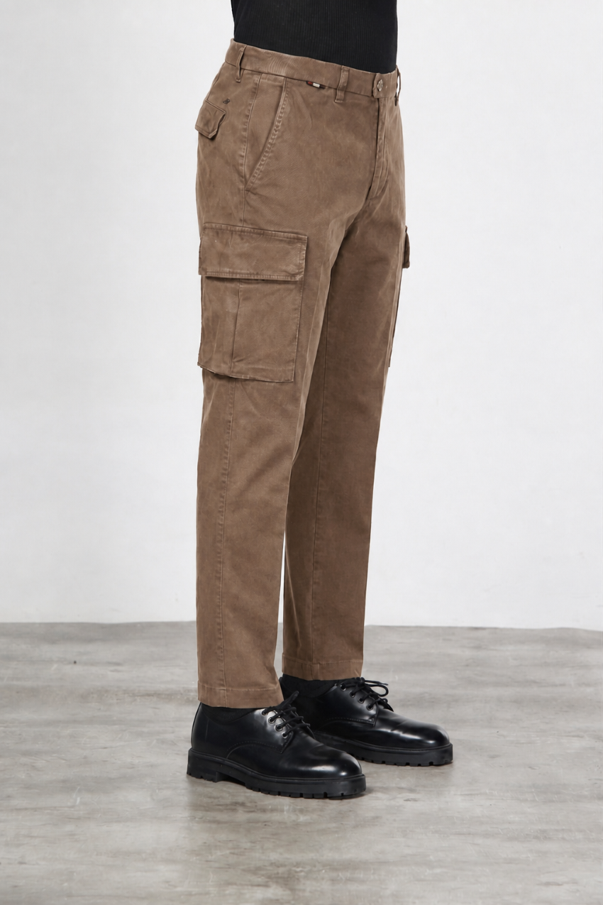 Chile men’s cargo pants in gabardine with carrot fit