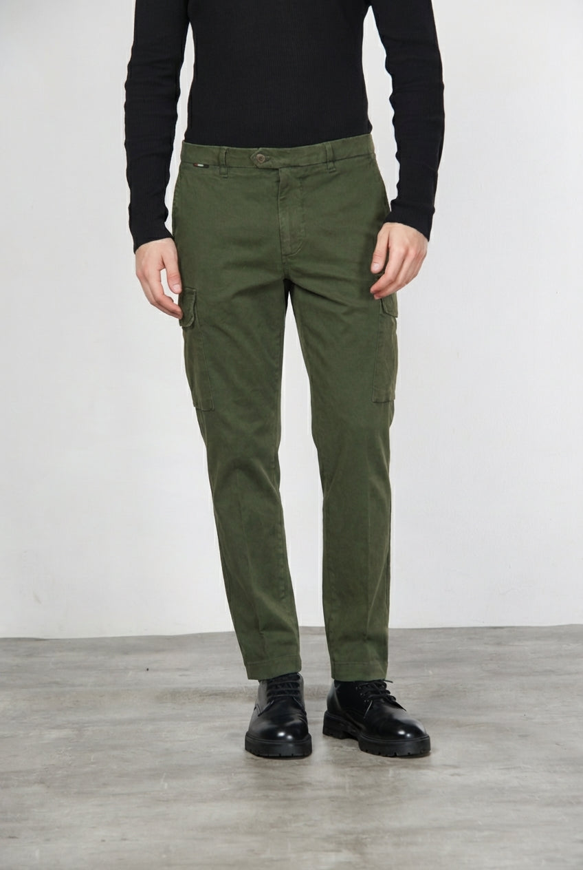 Chile men’s cargo pants in gabardine with carrot fit