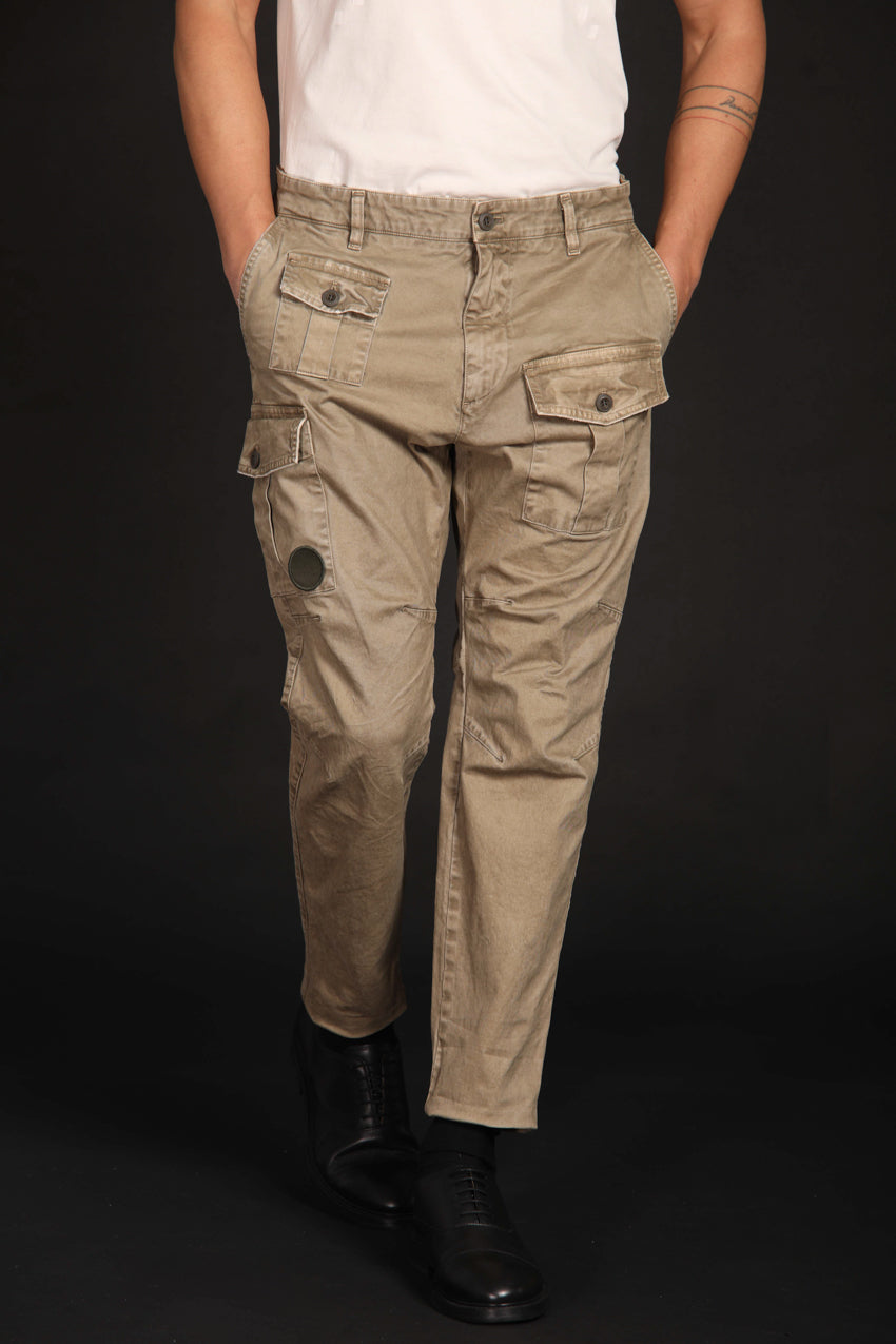 immagine 2 di pantalone cargo uomo modello George Coolpocket di colore kaki fit carrot di Mason's