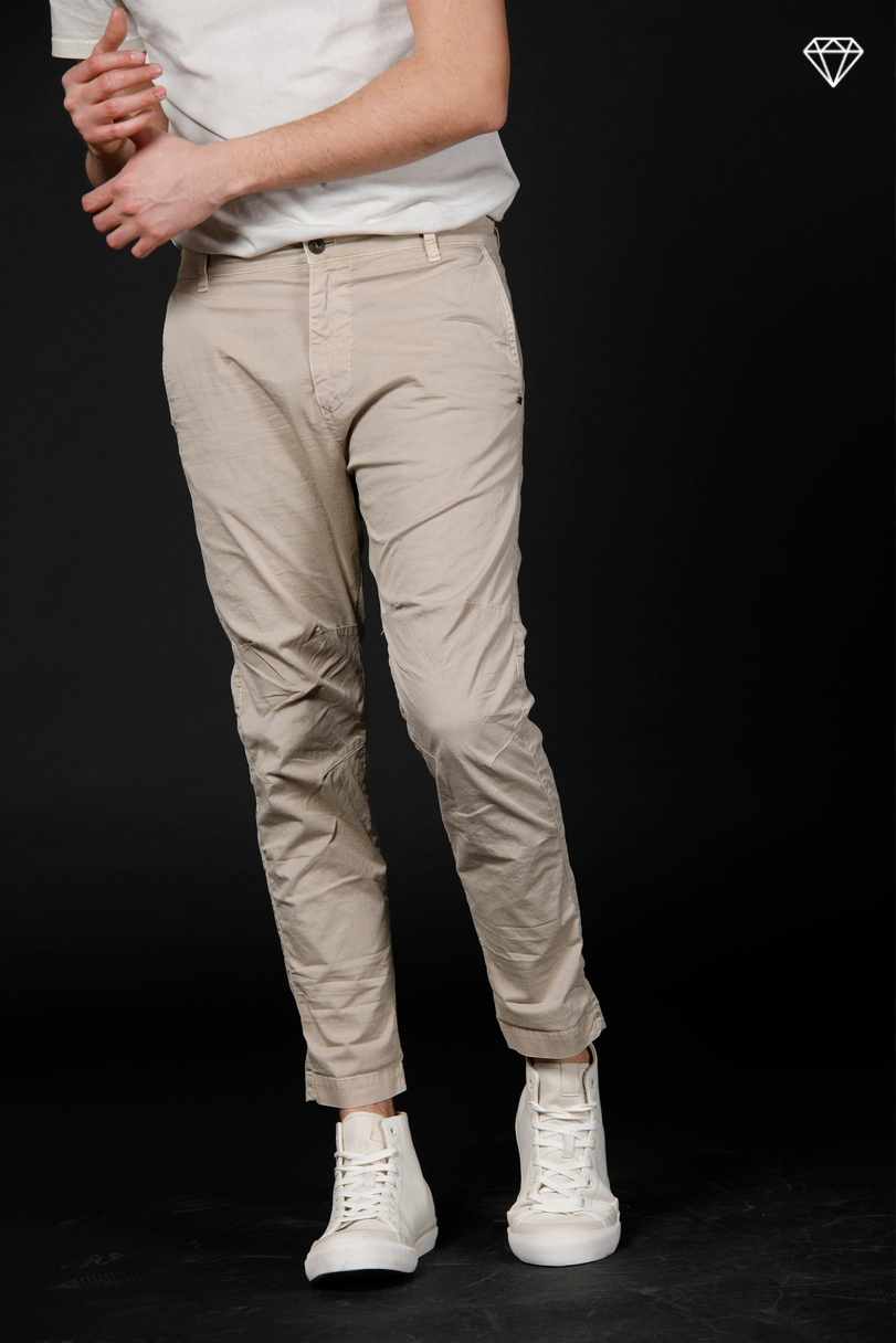 John Coolkhinos pantalón chino hombre en sarga stretch logo edition carrot fit ①