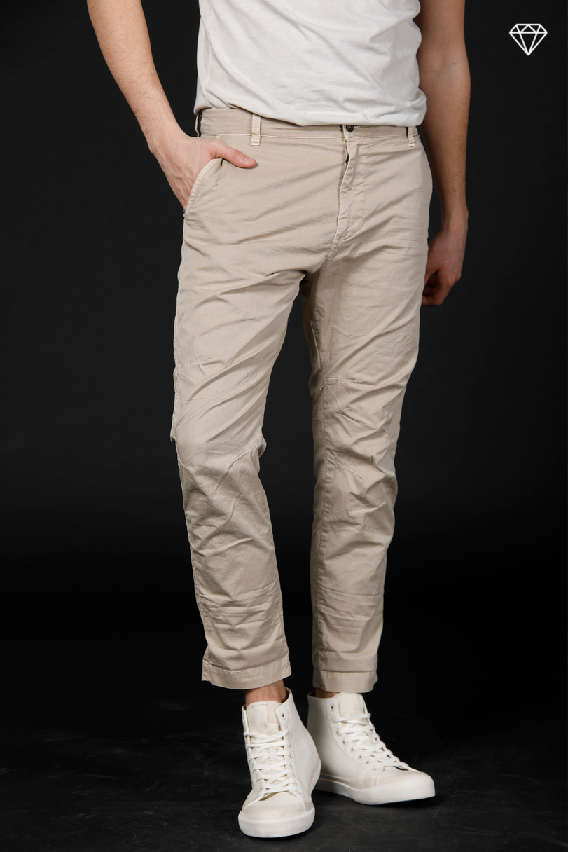 John Coolkhinos pantalón chino hombre en sarga stretch logo edition carrot fit ①