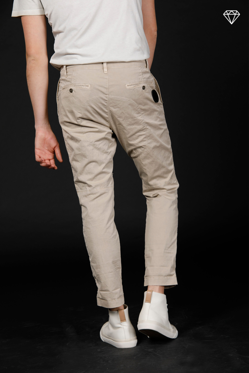John Coolkhinos pantalón chino hombre en sarga stretch logo edition carrot fit ①