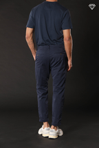John Coolkhinos pantalón chino hombre en sarga stretch logo edition carrot fit ①