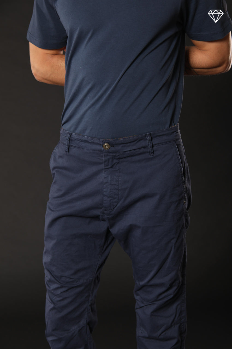 John Coolkhinos pantalón chino hombre en sarga stretch logo edition carrot fit ①