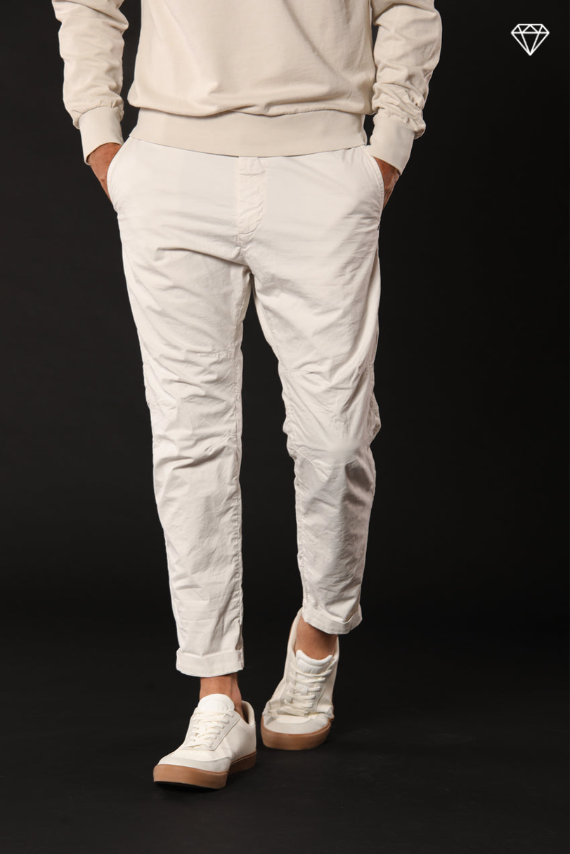 John Coolkhinos pantalón chino hombre en sarga stretch logo edition carrot fit ①