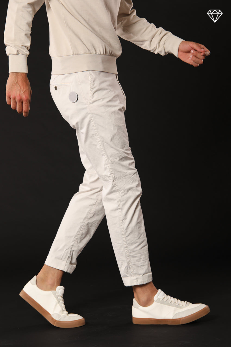 John Coolkhinos pantalón chino hombre en sarga stretch logo edition carrot fit ①