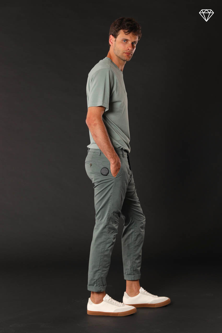 John Coolkhinos pantalón chino hombre en sarga stretch logo edition carrot fit ①