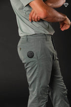 John Coolkhinos pantalón chino hombre en sarga stretch logo edition carrot fit ①