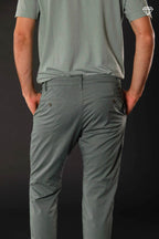 John Coolkhinos pantalón chino hombre en sarga stretch logo edition carrot fit ①