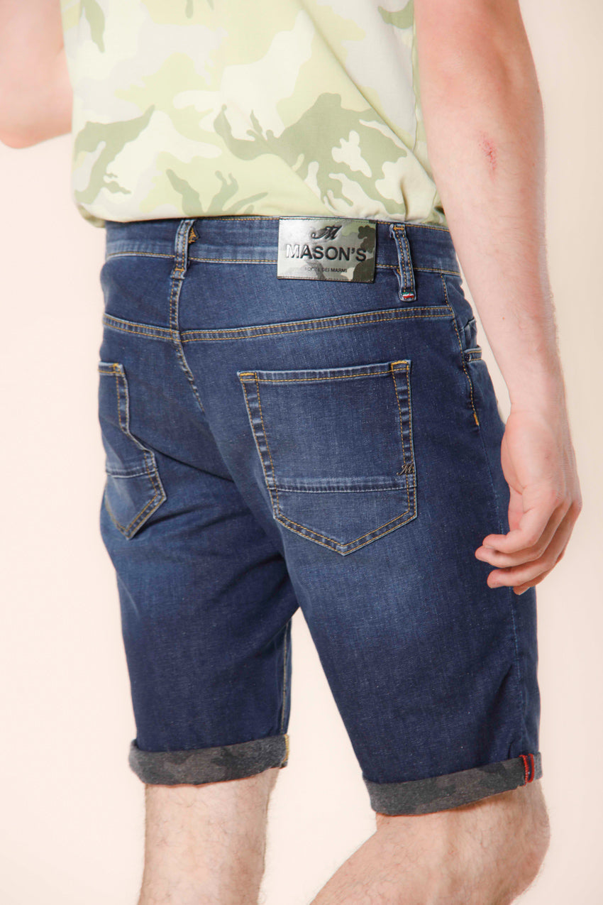 immagine 4 di pantalone bermuda uomo  5 tasche in denim con dettagli camouflage modello Harris colore blu slim fit di Mason's