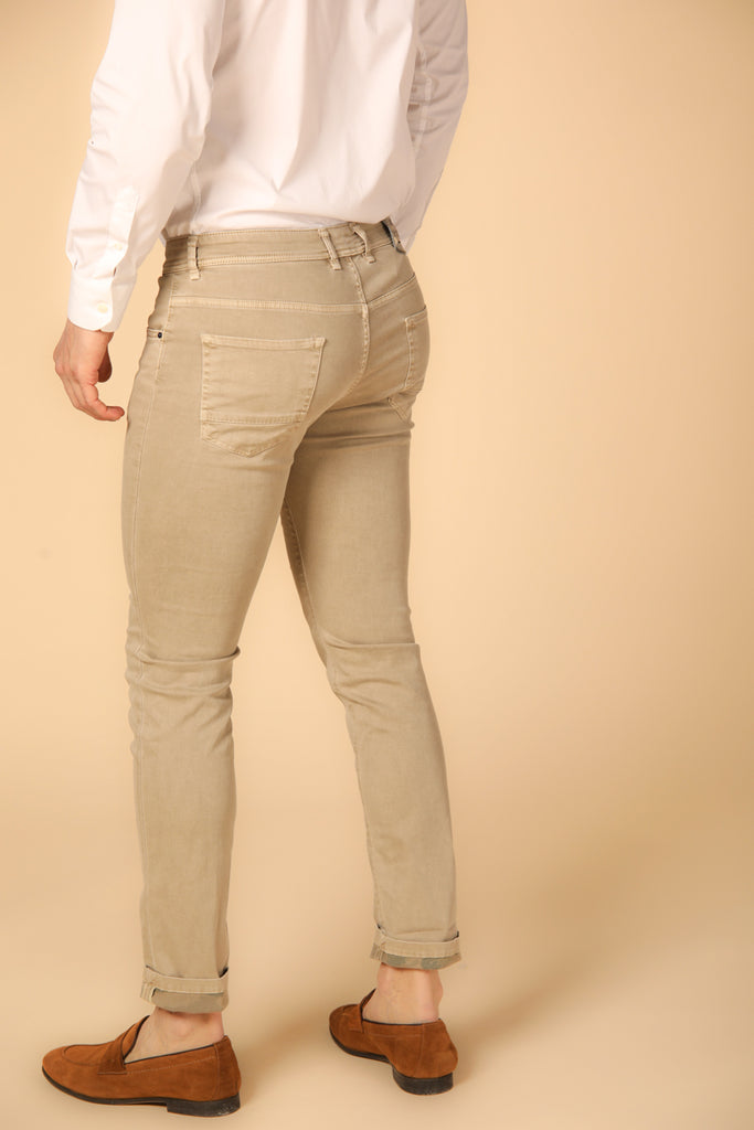 Image 4 of men's Harris 5 model pants in green slim fit by Mason's