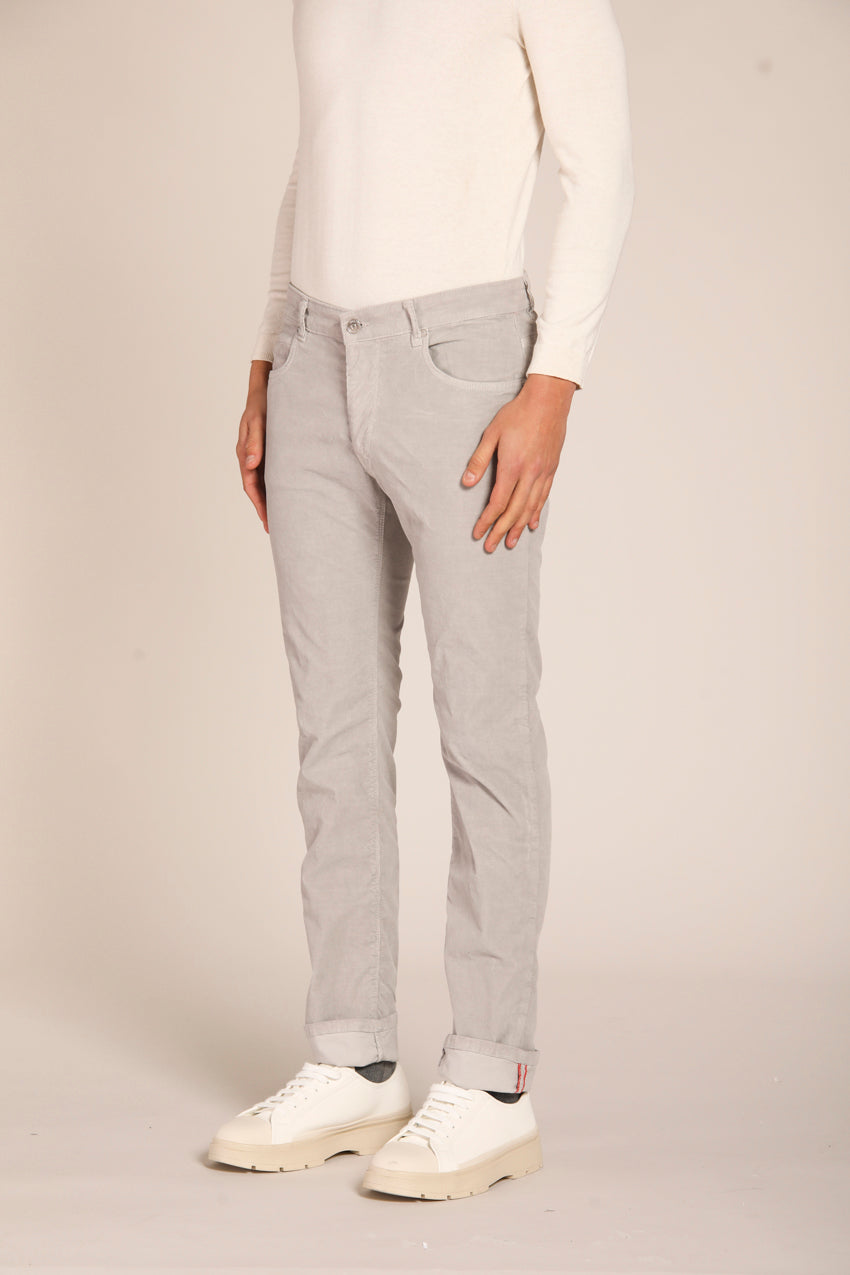 immagine 3 di pantalone uomo in denim modello Harris , in velluto grigio fit slim di Mason's