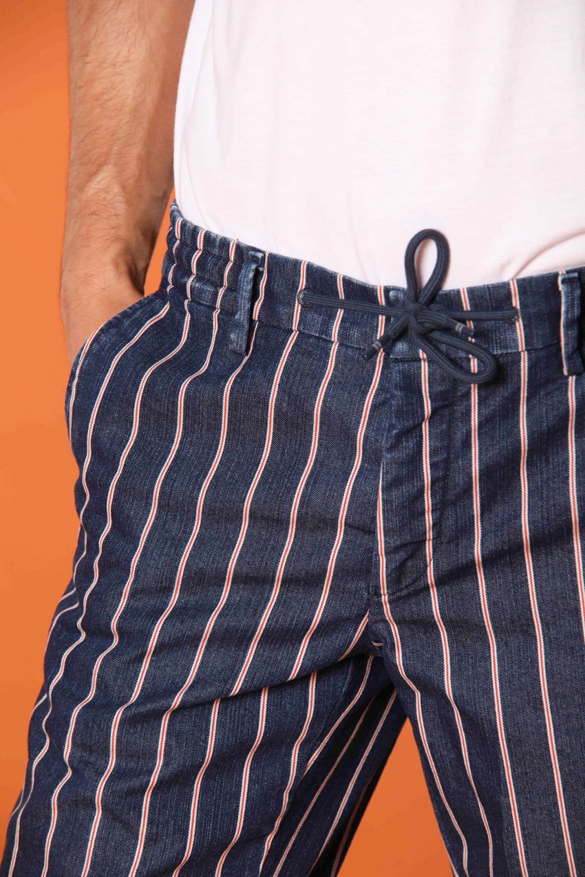 Milano Jogger Bermuda Chino Herren in Denim mit roten Streifen Slim Fit