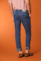 Milano Under 5 Bolsillos chino hombre en denim con estampado interno floral slim fit