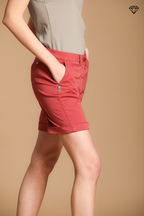 Jaqueline bermuda chino donna in gabardina con borchie slim fit ①