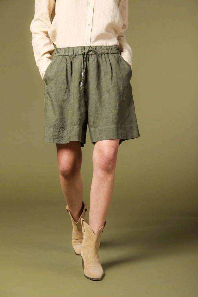 Image 3 of Mason's women's Portovenere model chino bermudas in green color, relaxed fit