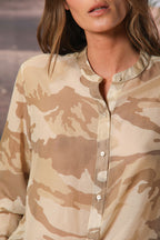 Delhi camisa mujer con mangas largas en muselina con estampado camuflaje