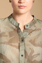 Delhi camisa mujer con mangas largas en muselina con estampado camuflaje