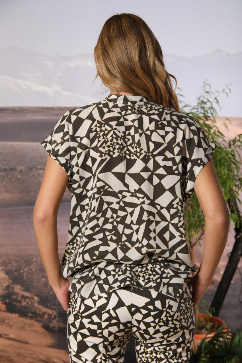 Adele MM women's short-sleeve shirt in tencel with geometric print
