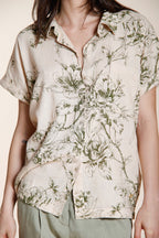 Livia camisa mujer manga corta en tela mezcla lino y viscosa estampado floral