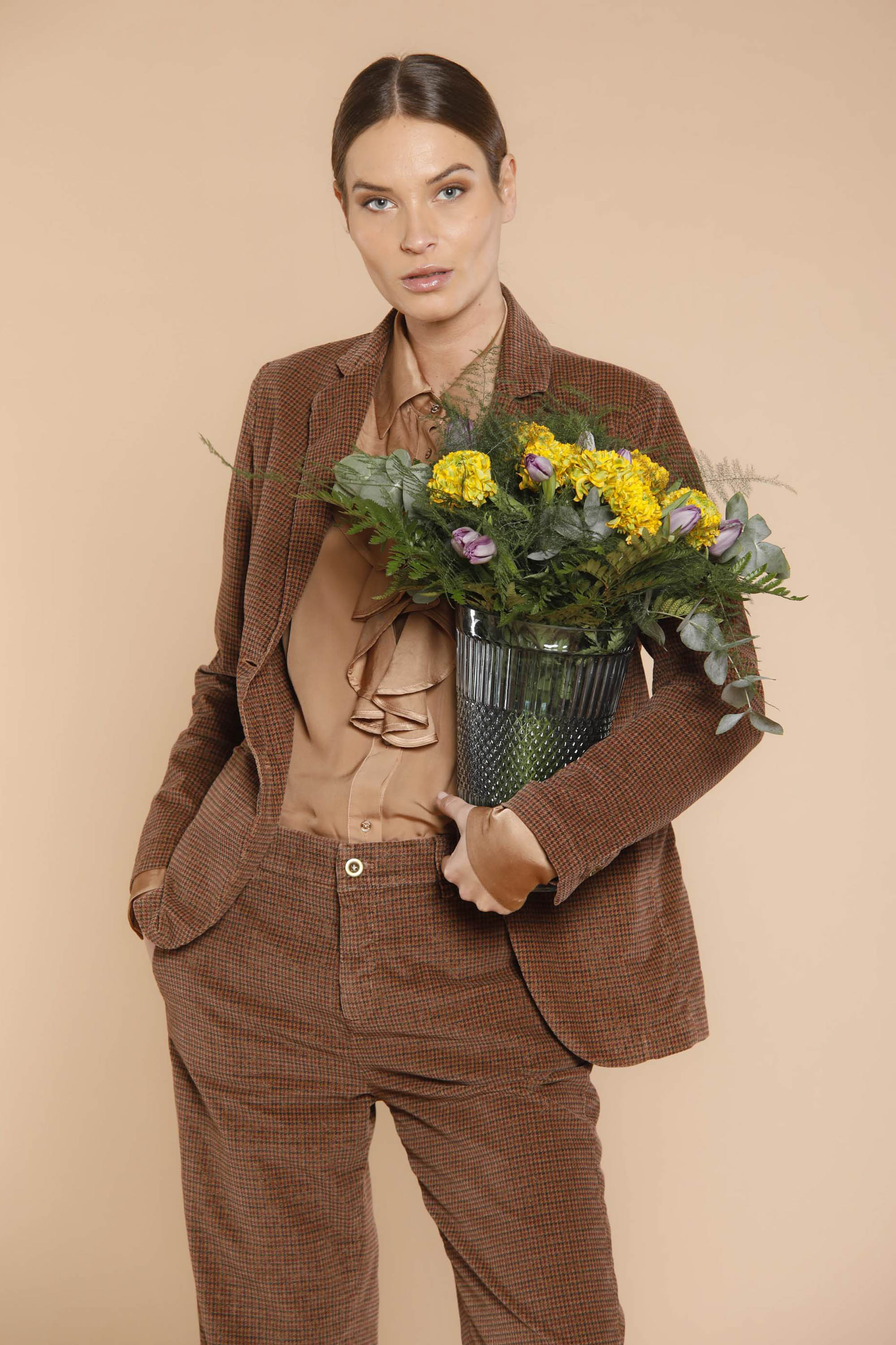 Image 2 du blazer femme en velours noisette à motif caille dorés modèle Helena par Mason's
