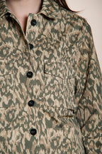 Santa Cruz women's jacket in gabardine camouflage print