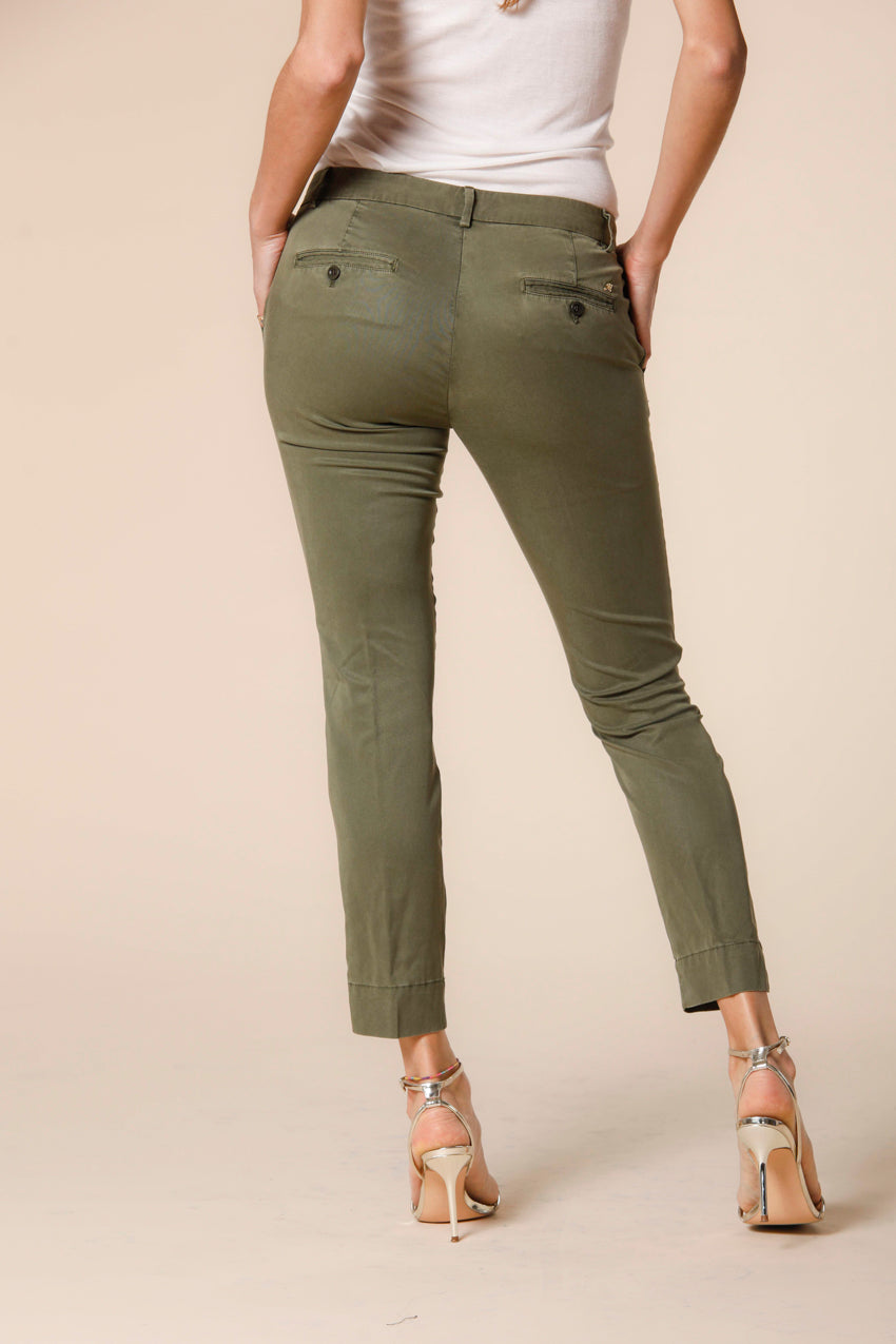image 3 de pantalon capri en tencel chino pour femme avec broderie modèle jaqueline curvie vert curvy fit de Mason's