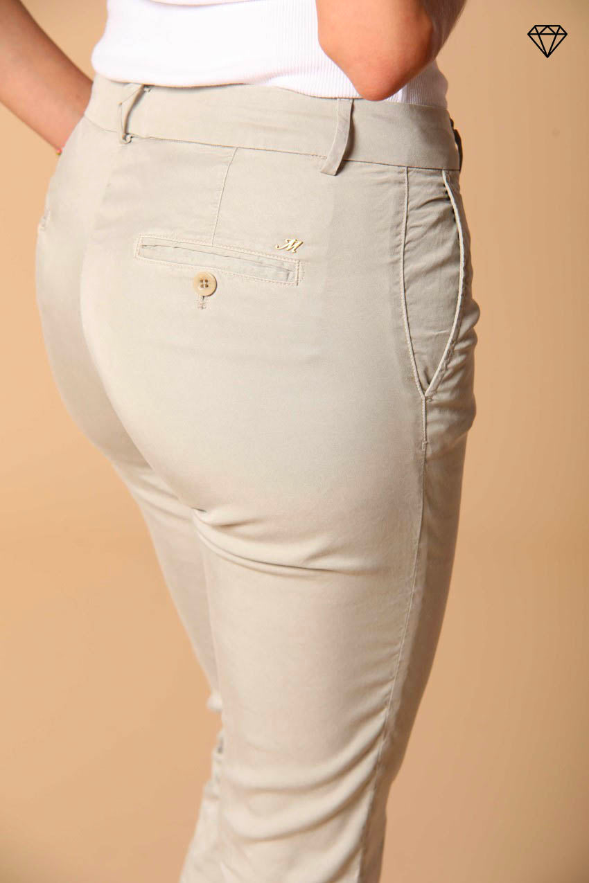 Immagine 2 di pantalone chino donna in twill modello Jaqueline Curvie curvy fit