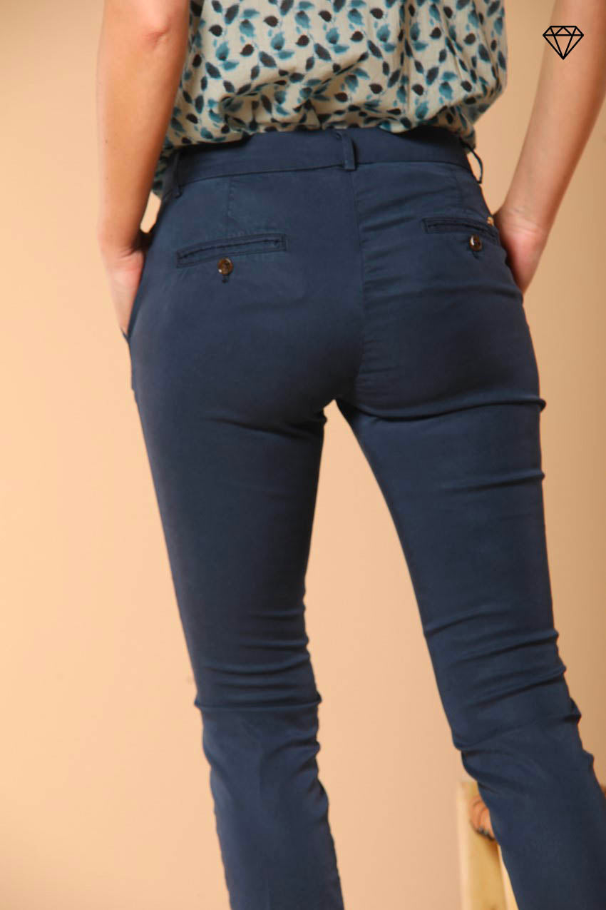 Immagine 2 di pantalone chino donna in twill modello Jaqueline Curvie curvy fit