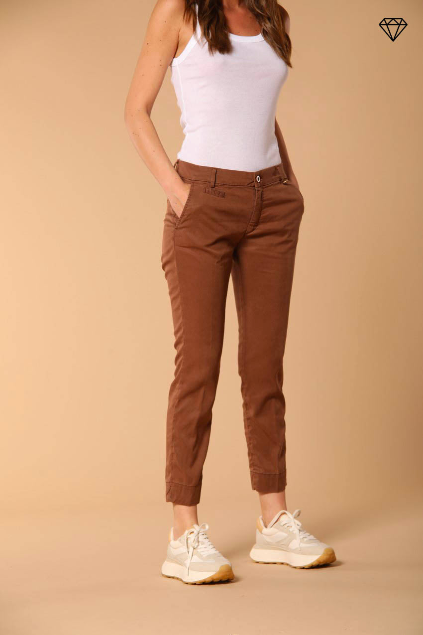 Immagine 1 di pantalone chino donna in twill modello Jaqueline Curvie curvy fit