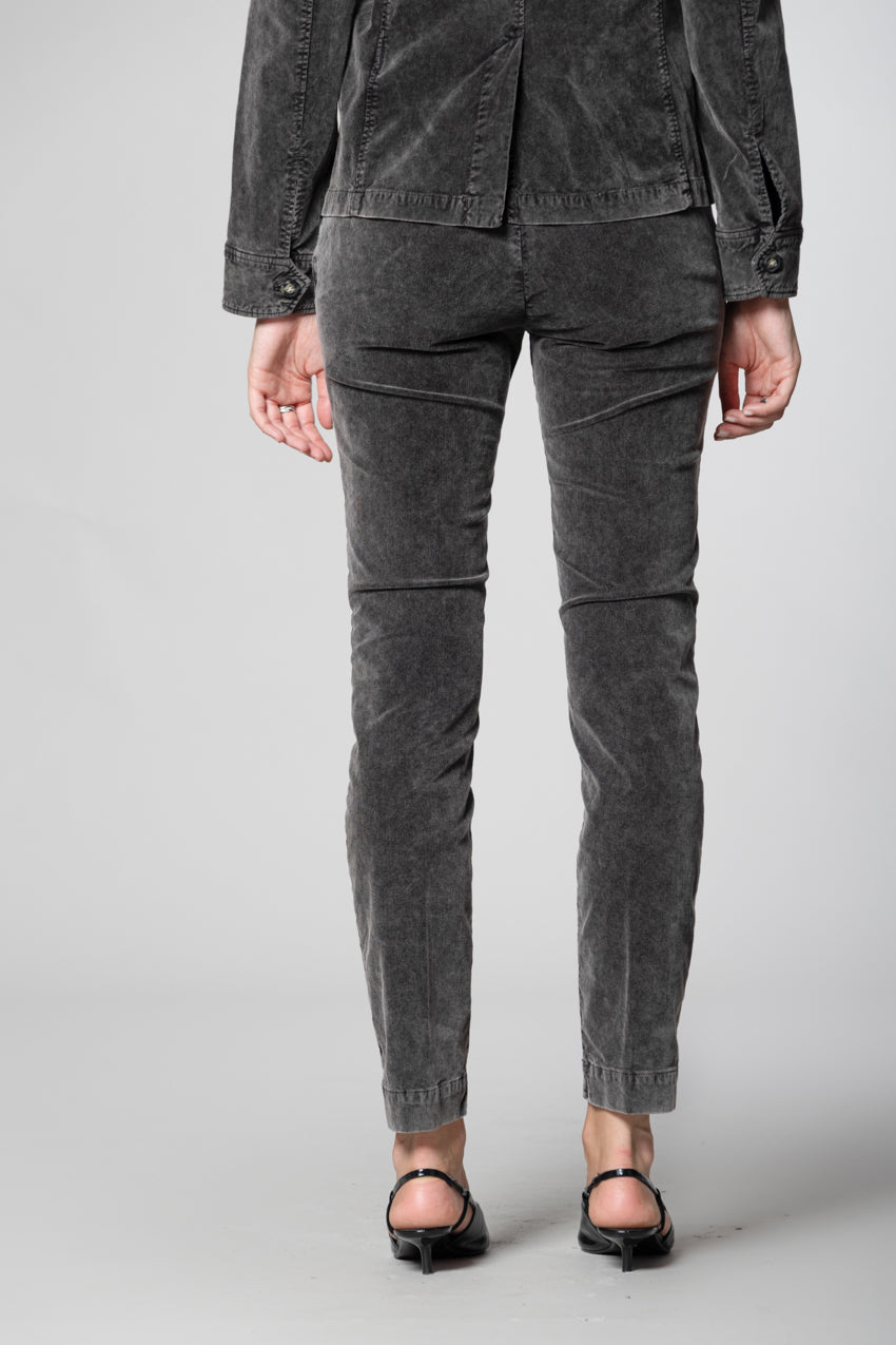 Jaqueline Archivio pantalón chino mujer en pana 1000 líneas slim fit